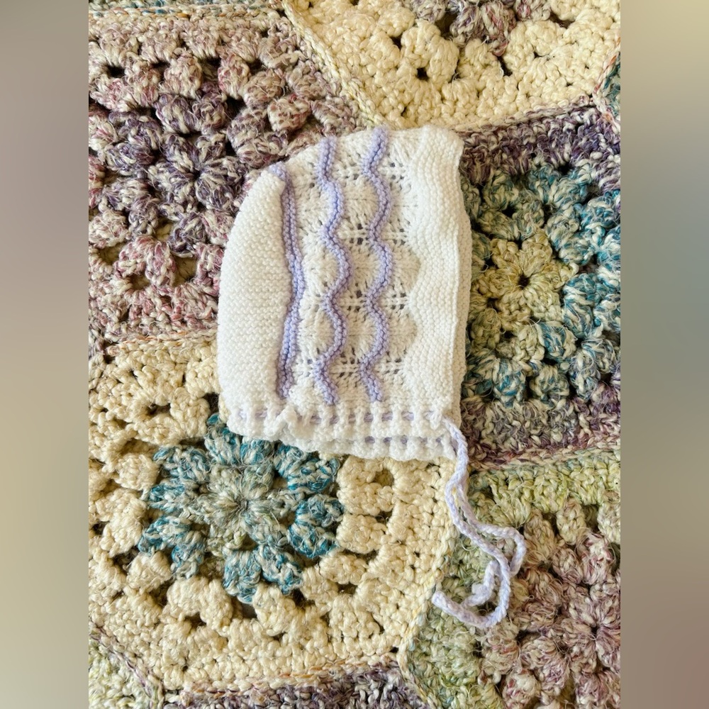 ❗️SOLD❗️Hand Knit Baby Bonnet